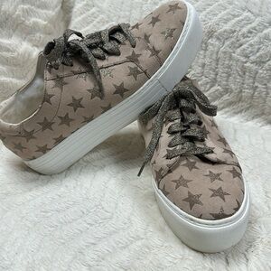 KENNETH COLE REACTION blush & bronze star Sneakers, Metallic Bronze Laces, 9.5M